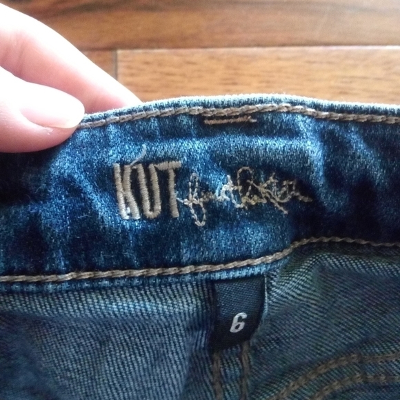 KUT from the kloth distressed boyfriend jeans 6 - Picture 4 of 7